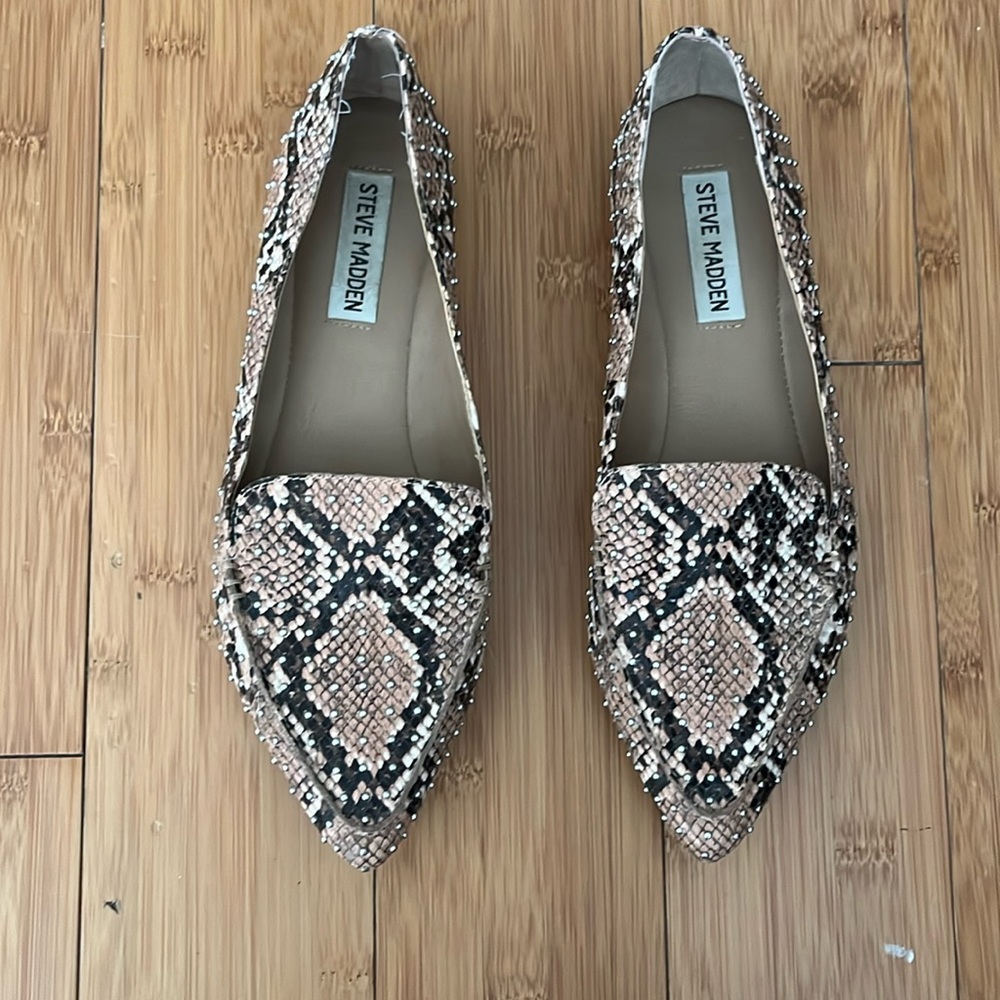 Steve Madden snake skin pointed flats